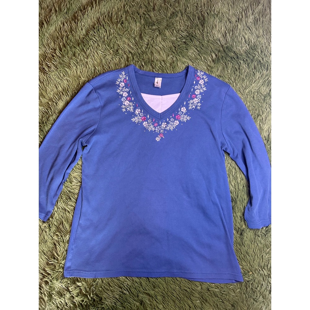 Decorated Originals Top Women L Blue Floral Embroidered V-Neck 3/4 Sleeve Casual